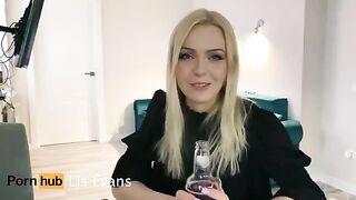 A beautiful neighbor came to help and got a blowjob