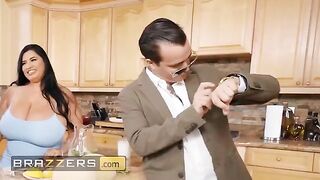 Big booty babes Sofia Rose and Ms London share a double-ended dildo in steamy action