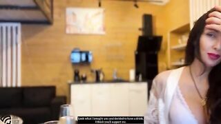 A hot MILF gets a shaking orgasm and a cumshot right in her pussy
