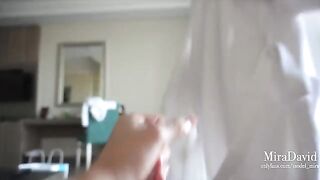 This babe knows how to relax on vacation. Handjob & hard fuck