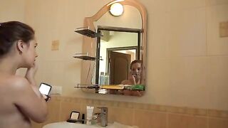 A mature woman with big tits fucks herself with her pussy in the morning