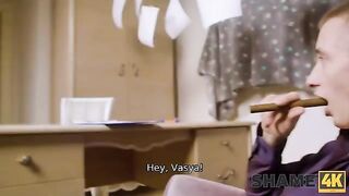 Private detective prefers sex with a mature woman than to receive a bonus