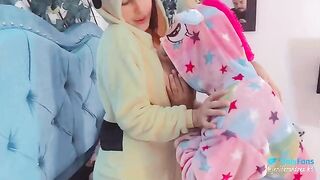 A trio with a 6-month pregnant woman who loves to eat cock