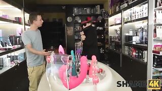 The guy played a trick on the mature neighbor, taking her to his dad's bedroom