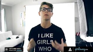 The girl can not withstand the pressure of her friend’s fingers in her pussy