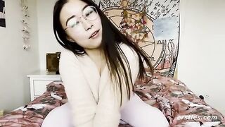 A young Chinese girl was very glad to make a video about masturbation for you