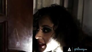 An investigator, Riley Reid, gets answers by having her pussy eaten