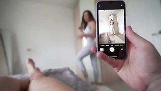 The photographer paid the gorgeous babe Lily with his own way
