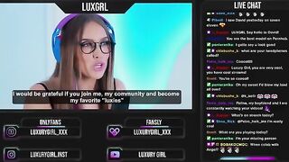 Streamer girl fucked in front of her online viewers