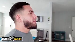 PAWG Alert: Peter Green can't resist Harley King's big ass