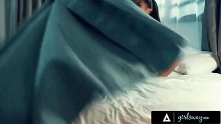 Kendra Spade and Alina Lopez in hot scissoring action