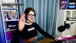 A streamer girl skinloverss got fucked during a stream