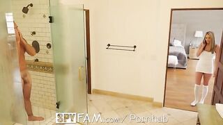 Pervert stepdad seduces his stepdaughter Athena Faris in the shower