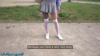 A sexy slim Italian babe agreed to fuck outdoors for cash