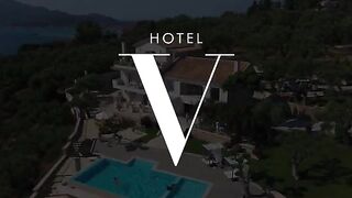 Scarlett and Honour get naughty poolside service in an intense interracial scene