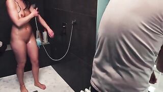 A man gets his dick sucked in the shower, but it's all in vain