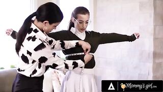 Penny Barber, stacked stylist, turns shy teen into passionate lover