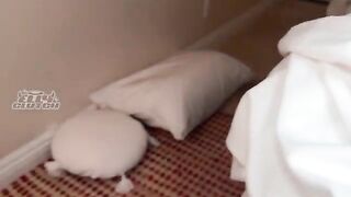 My sister's best friend and I share a bed, it's awkward - PPRN