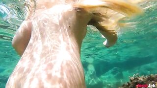 Underwater anal sex with stunning blonde babe JessiJek