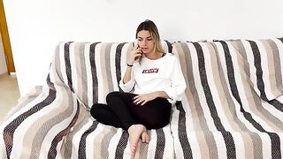 Bored Biondina calls her friend to suck and fuck her, in Italian
