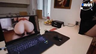 Fix the laptop and get sensual sex with a cute teen