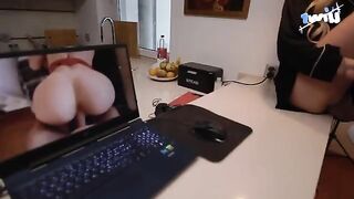 Fix the laptop and get sensual sex with a cute teen
