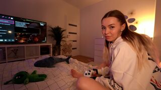 College girl got fucked and squirted instead of playing