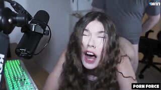 A cute girl does something nice for a change, good content
