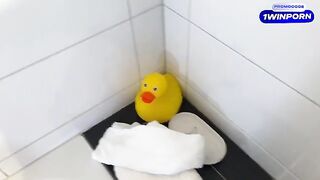 The stepson masturbates in the bathtub, his stepmom catches him