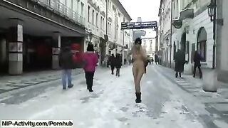 Student bares boobs and ass on a stroll in the city
