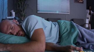 The doctor fucks his patient in the hospital room