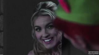 Keira Nicole gets fucked by Peter Pen in a steamy bedroom session