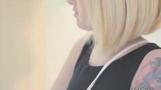 Tattooed woman masturbating her sweet pussy with glasses