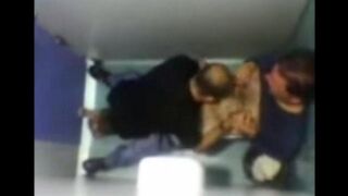 The camera in the toilet saw how gays were sucking cocks