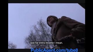 A girl from the street took money for her mouth, showing professionalism