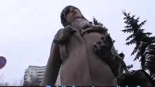 A girl from the street took money for her mouth, showing professionalism