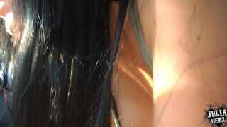 Girl makes a blowjob right in the car, see how