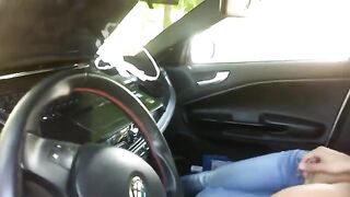 Girl started sucking dick right in the car