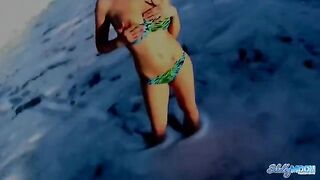 An Iraqi beauty demonstrates her natural assets in this captivating video
