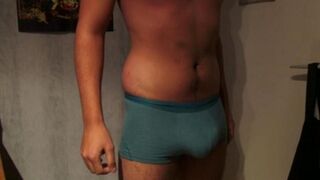 A man could not hold his cum and made a cumshot