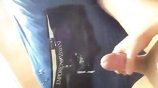 I jerked off my dick, but no cum flew out of it