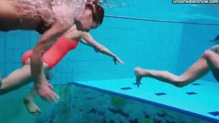 Bikini girls photographed by a hidden camera underwater
