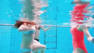 Bikini girls photographed by a hidden camera underwater