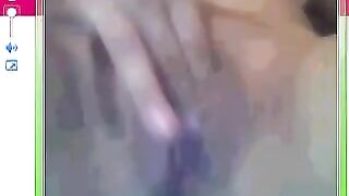A girl showed her friend a large pussy in the chat