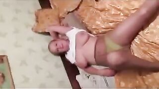A pregnant woman had a discharge of breasts in front of the photographer