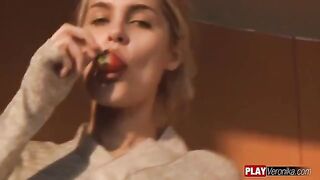 Undressed girl sat on the penis and began to jump on it