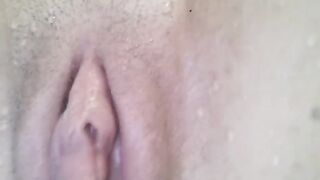 Babe reached orgasm under water and showed her close up pussy