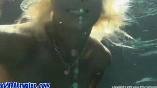 Blonde gives a blowjob underwater, it’s her best sex