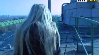 Tourist left his girl in the mountains and fucked a pick-up girl