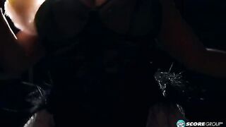 BBW Liza Biggs from North Carolina in hot burlesque action